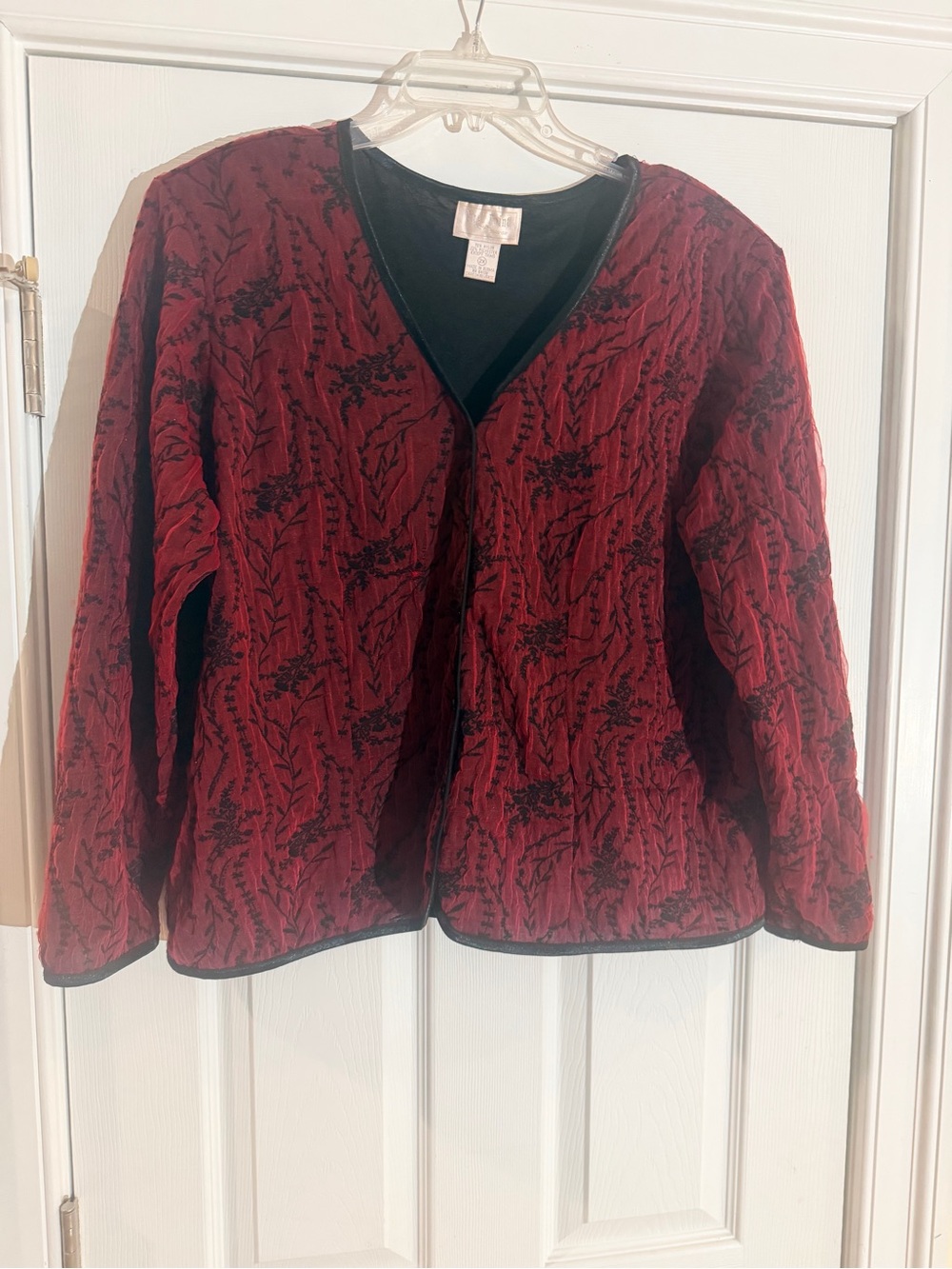 Women's Size 2X "Vue Point" by Jordan Red Patterned Quilted Jacket Black Trim GC